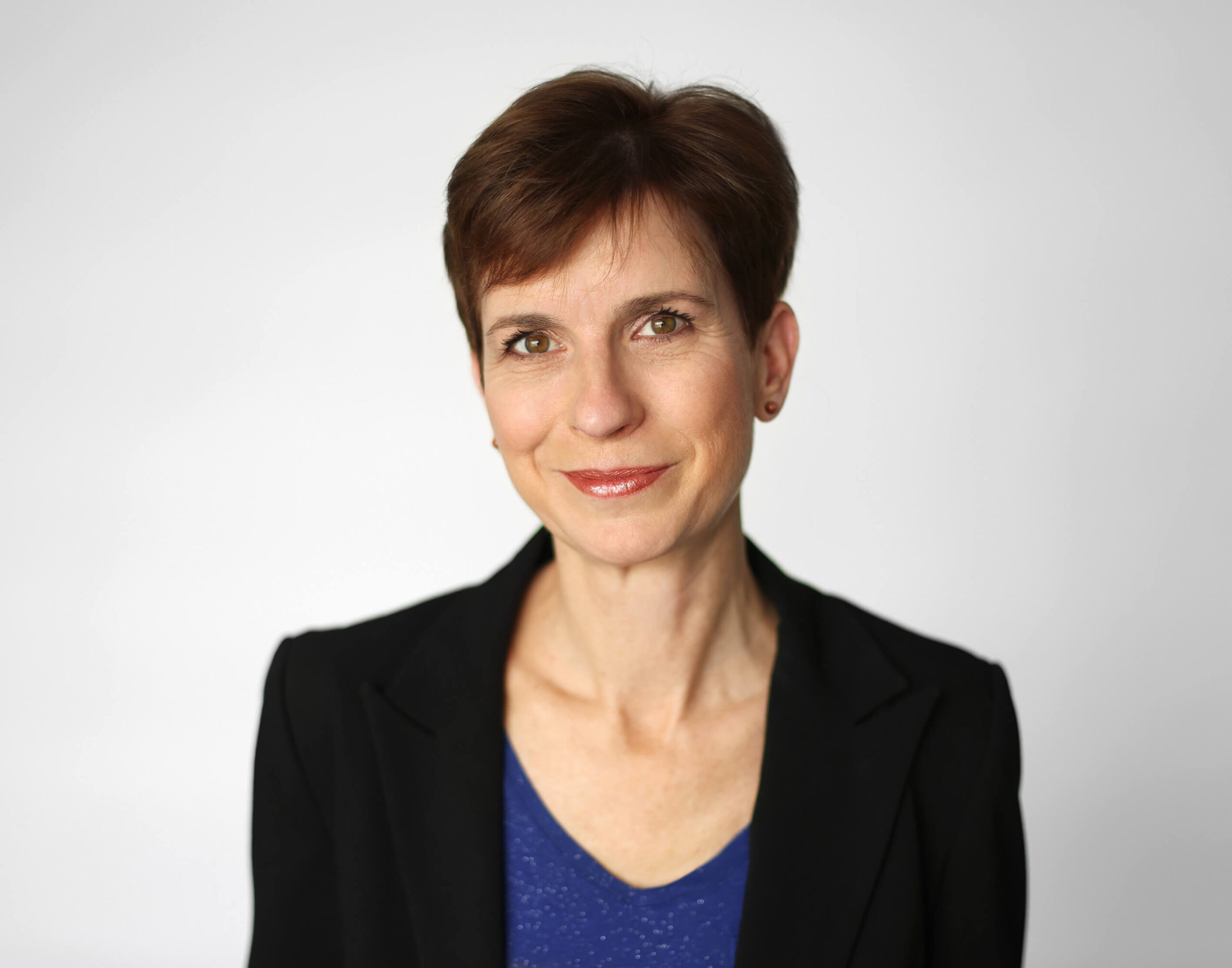 Portrait photo de Virginie Lancia directrice commerciale aux éditions Leduc