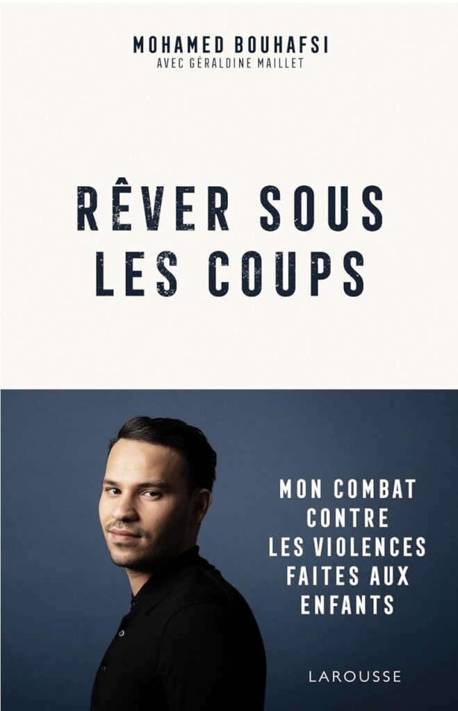 Couverture du livre de Mohamed Bouhafsi, "Rêver sous les coups". Un livre qui a particulièrement ému Magali Jacques, qui a accompagné l'auteur dans la promotion de son livre.