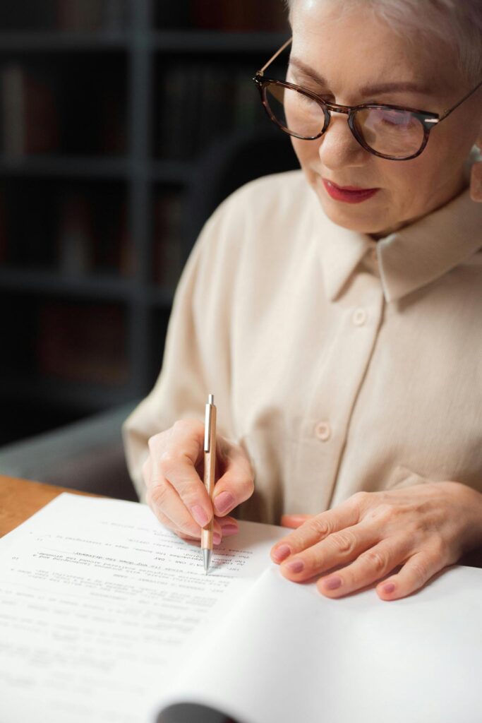 Il est indispensable d'accompagner son manuscrit d'un dossier de présentation avant envoi aux maisons d'édition